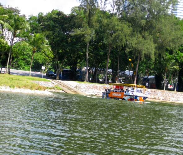Überfahrt mit dem Bumboat über den Singapur River
